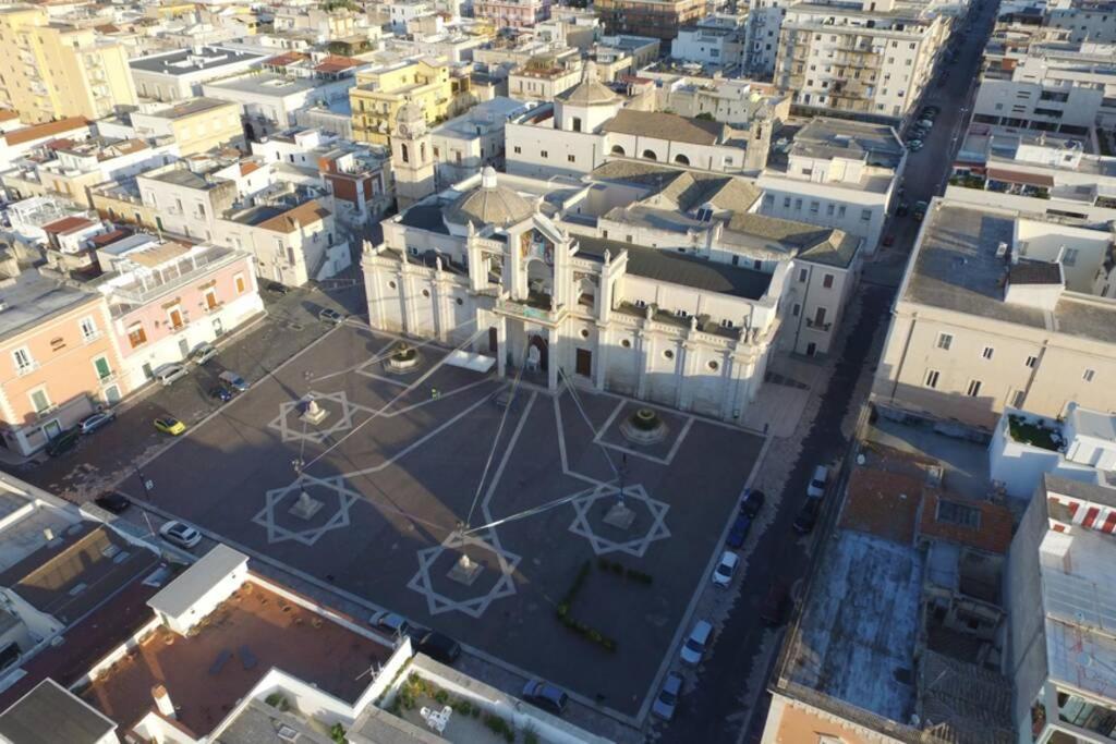 Domus Elegans In Centro Villa Manfredonia Esterno foto