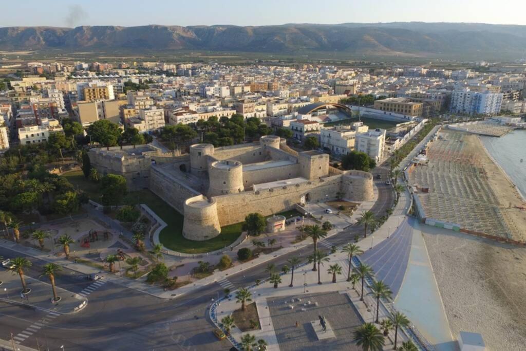 Domus Elegans In Centro Villa Manfredonia Esterno foto